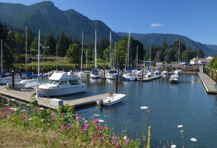 the marina at Cascades Locks